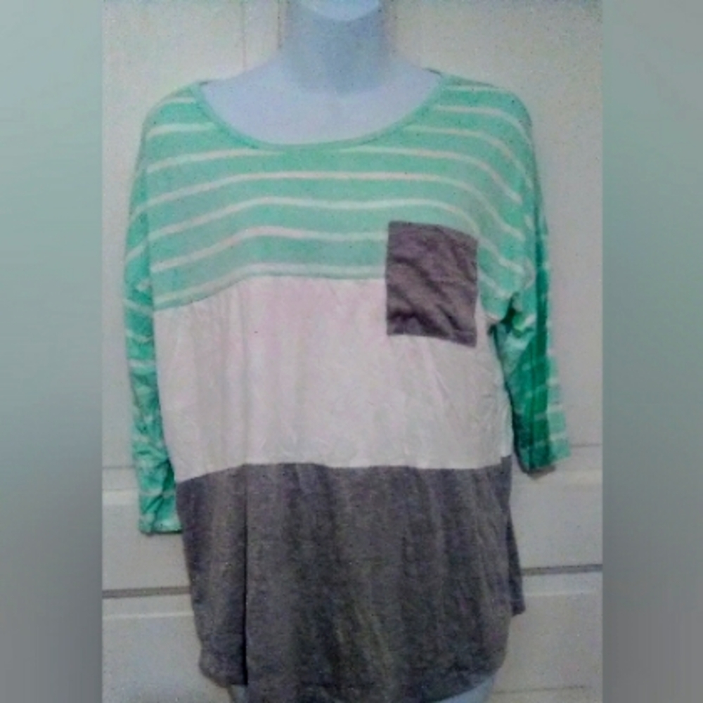 🌺BUNDLE ONLY🌺RUE 21 LADIES WHITE AND BABY BLUE STRIPED LONG SLEEVED TOP